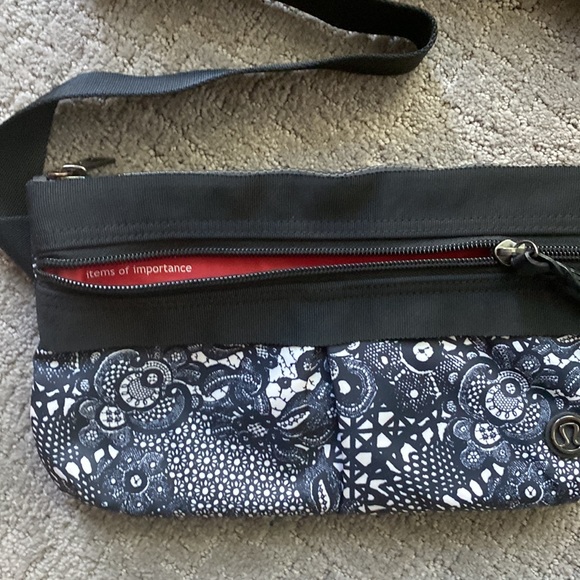 Lululemon Free Spirit bag 🍋 - Picture 2 of 5